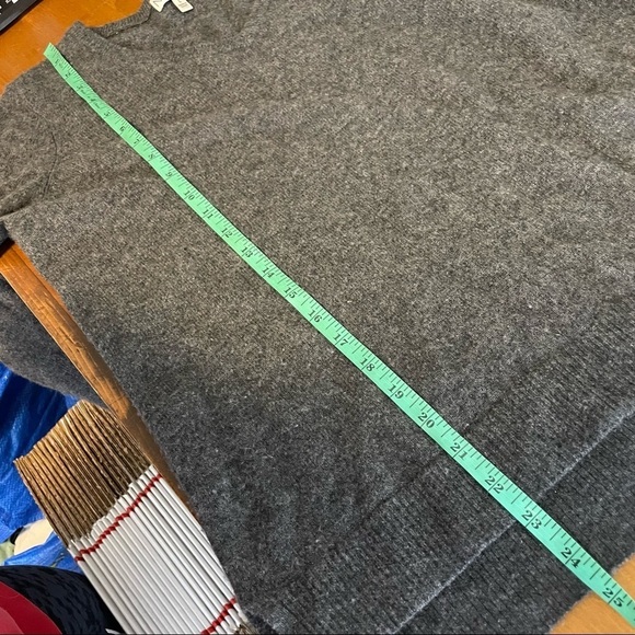 Neiman Marcus 100% Cashmere Grey 3/4 Sleeve V-Neck Sweater Womens L - Picture 10 of 10